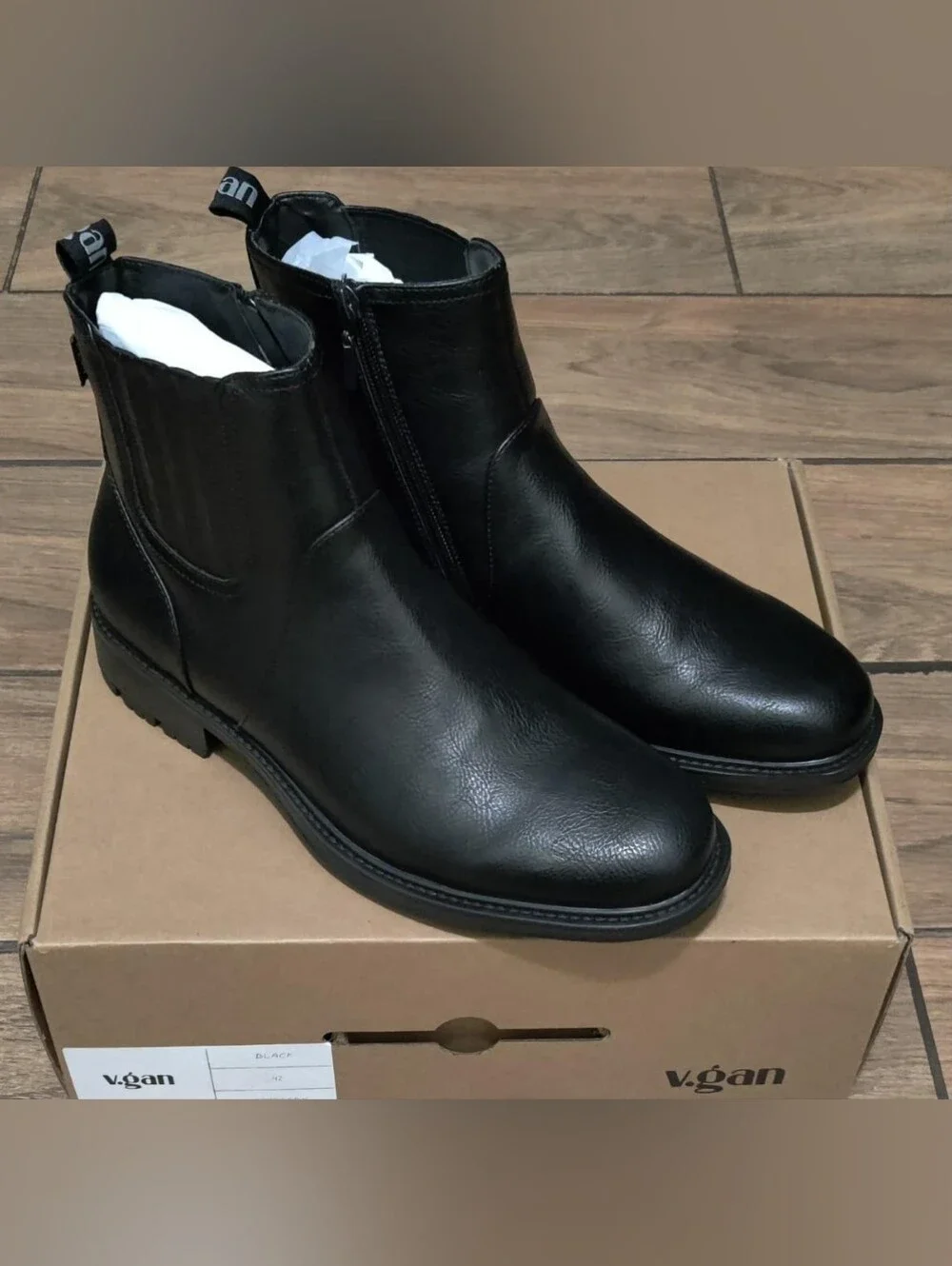 NWOT V.gan Frisee Inside Zip Boots Men's Black Leather Chelsea Boots Size 8